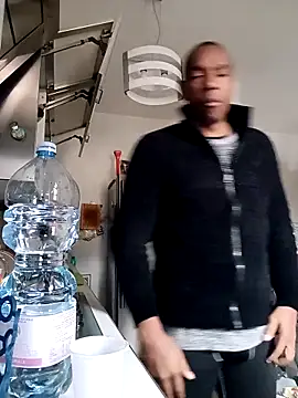 estrogeni online show from March 31, 2026, 6:25 am