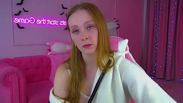 AgataFoxley online show from November 3, 2025, 7:09 am