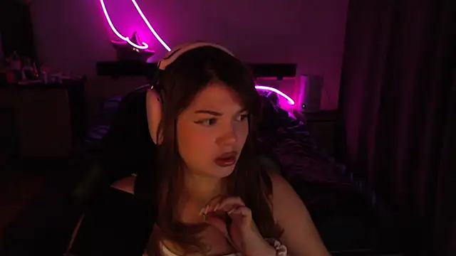 Snapshot of NutsGilmore chatting on October 19, 2025, 5:13 pm NutsGilmore online show from October 19, 2025, 5:13 pm