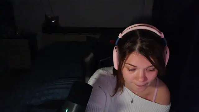 Snapshot of NutsGilmore chatting on October 21, 2025, 5:24 pm NutsGilmore online show from October 21, 2025, 5:24 pm