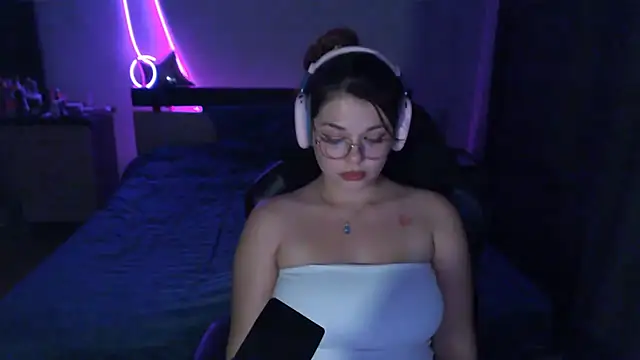 Snapshot of NutsGilmore chatting on October 23, 2025, 3:44 pm NutsGilmore online show from October 23, 2025, 3:44 pm