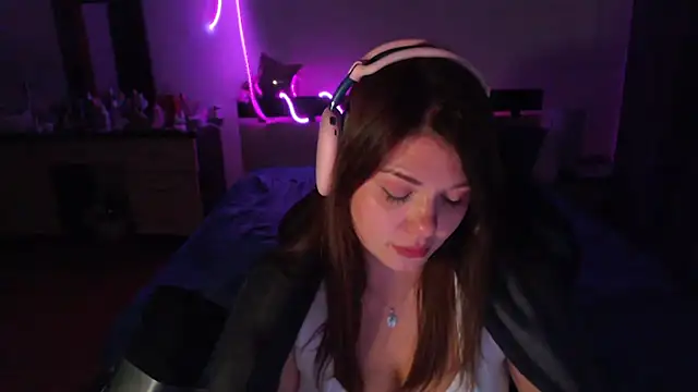 Snapshot of NutsGilmore chatting on November 2, 2025, 3:25 pm NutsGilmore online show from November 2, 2025, 3:25 pm