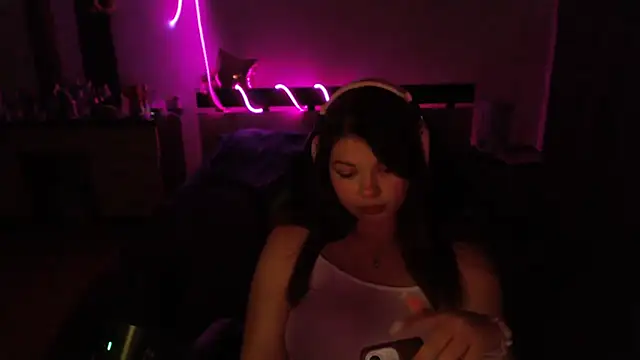 Snapshot of NutsGilmore chatting on November 4, 2025, 5:01 pm NutsGilmore online show from November 4, 2025, 5:01 pm