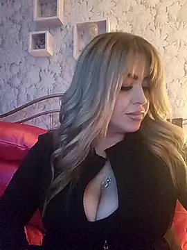 Snapshot of Amber_EyesX chatting on October 18, 2025, 7:47 pm Amber EyesX online show from October 18, 2025, 7:47 pm