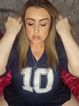 Snapshot of Amber_EyesX chatting on October 22, 2025, 2:17 pm Amber EyesX online show from October 22, 2025, 2:17 pm