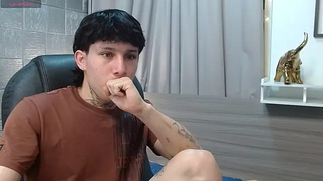 Iantwink18 online show from October 12, 2025, 8:52 pm