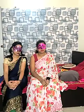 Family02 online show from December 18, 2025, 5:08 pm