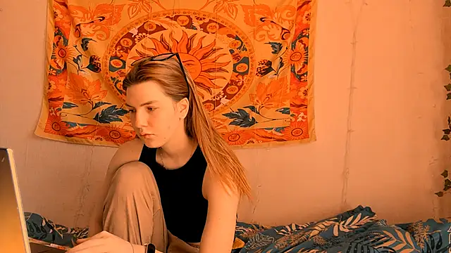 Snapshot of AliceCUNTach chatting on May 6, 2026, 5:03 am AliceCUNTach online show from May 6, 2026, 5:03 am