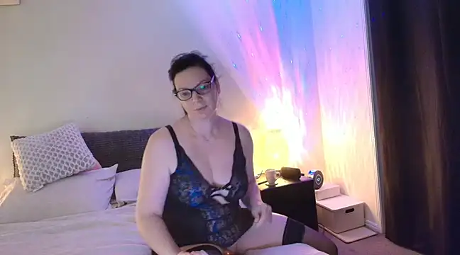 aussiepeaches online show from February 15, 2025, 11:06 am