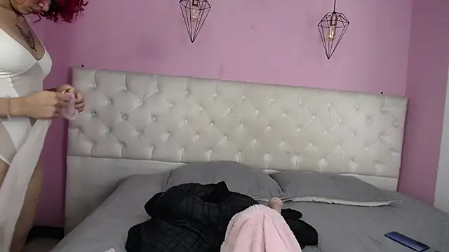 caroliine fox   online show from September 20, 2025, 3:40 am