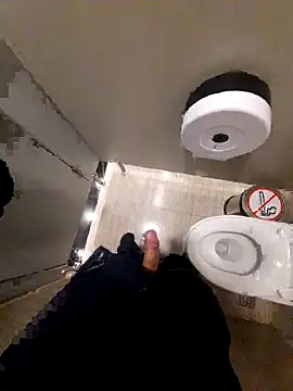 Snapshot of winter0cold_ chatting on October 13, 2025, 9:31 am winter0cold online show from October 13, 2025, 9:31 am