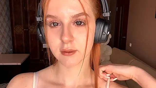 MarchelleHoffner online show from September 11, 2025, 11:32 am