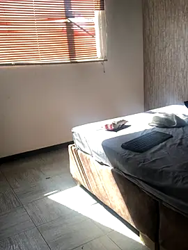 Adele Pinkk online show from November 7, 2025, 2:06 pm