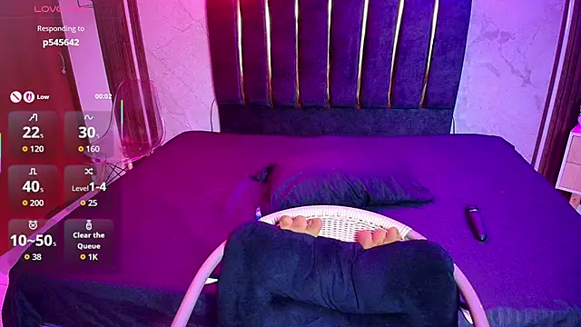 Aria  Lakshmi online show from November 6, 2025, 4:24 am