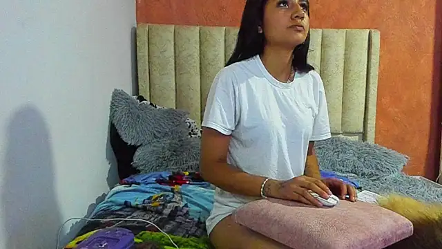 Naomi 205 online show from December 1, 2025, 4:28 am