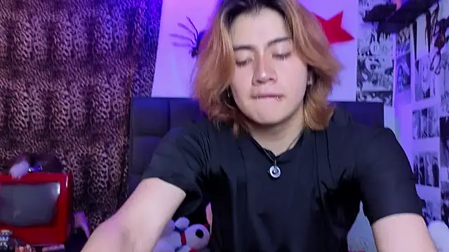 Vamps Lovers online show from December 3, 2025, 8:07 pm