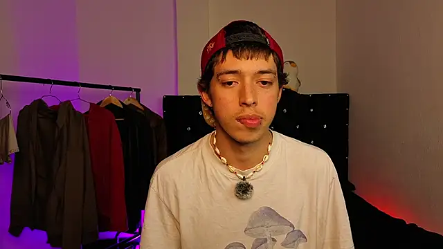 Otter Star online show from September 12, 2025, 2:33 am