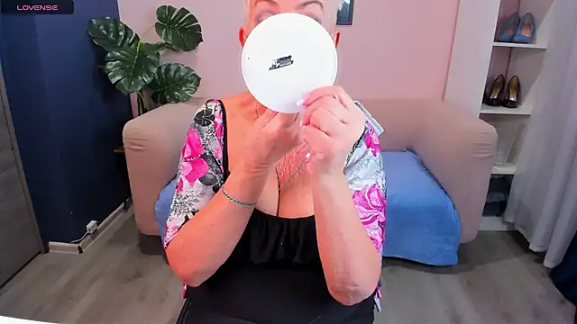 HotandMature online show from January 24, 2025, 8:34 am