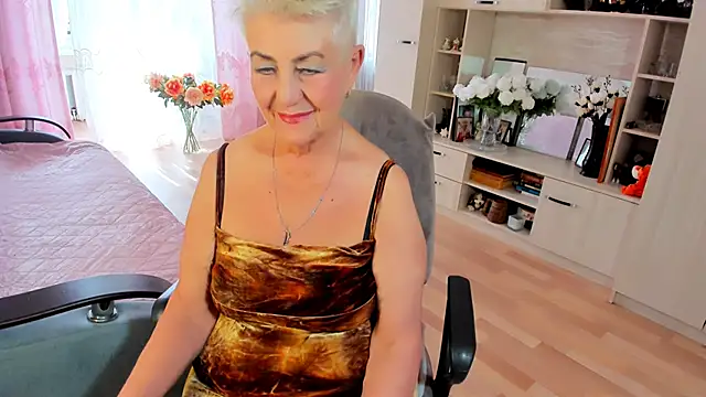 Snapshot of HotandMature chatting on May 4, 2026, 7:37 am HotandMature online show from May 4, 2026, 7:37 am