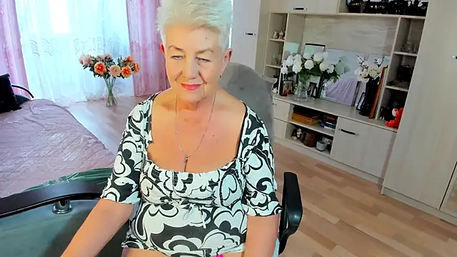 Snapshot of HotandMature chatting on May 13, 2026, 11:07 am HotandMature online show from May 13, 2026, 11:07 am
