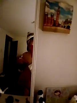 Snapshot of Venuxx chatting on March 4, 2026, 11:44 pm Venuxx online show from March 4, 2026, 11:44 pm
