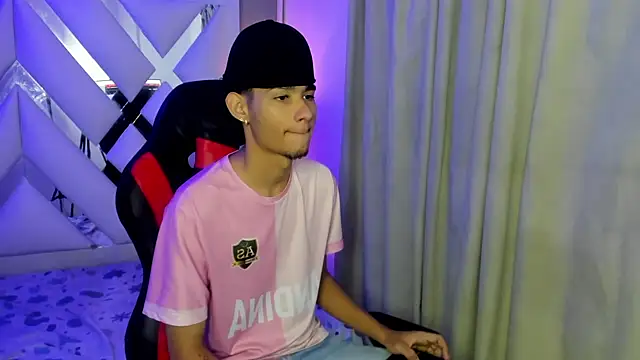 Snapshot of kenix_777 chatting on November 15, 2025, 7:54 pm kenix 777 online show from November 15, 2025, 7:54 pm