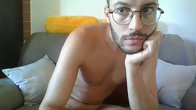 Amicisegreti online show from September 18, 2025, 6:15 am