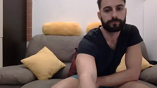 Amicisegreti online show from December 2, 2025, 6:03 pm