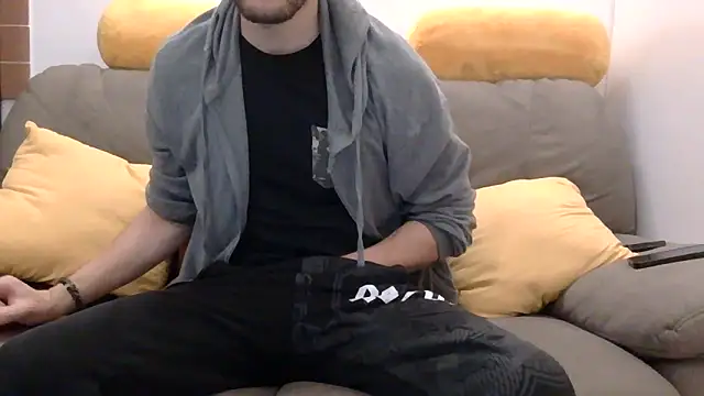 Amicisegreti online show from December 16, 2025, 6:29 am