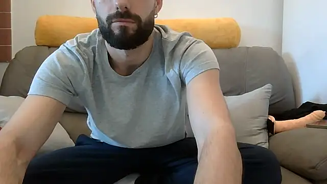 Amicisegreti online show from February 19, 2026, 12:45 pm