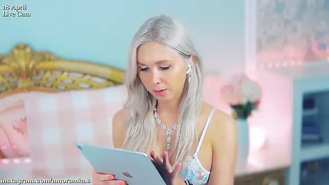 Amoramias online show from April 18, 2026, 7:07 pm