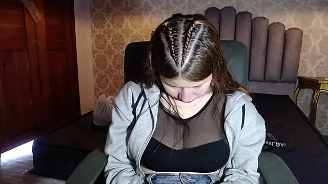 Olivia11  online show from October 11, 2025, 12:15 pm