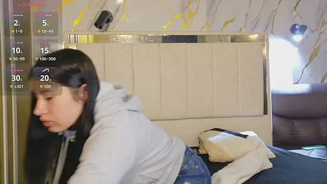 Olivia11  online show from April 10, 2026, 12:32 pm