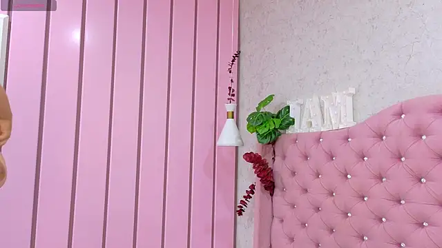 SofiaWildee online show from October 1, 2025, 8:37 pm