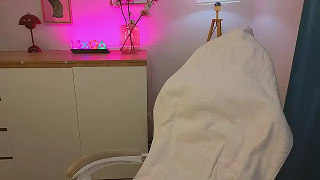  Den1s  online show from February 19, 2026, 12:23 pm