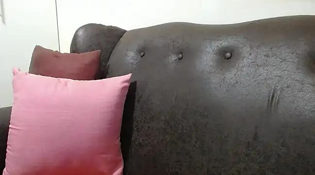 Snapshot of bustylaura4u chatting on February 17, 2025, 6:15 pm bustylaura4u online show from February 17, 2025, 6:15 pm