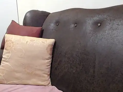 bustylaura4u online show from January 9, 2026, 10:07 am