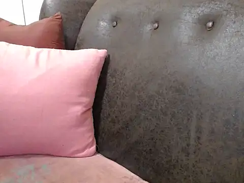 bustylaura4u online show from March 25, 2026, 11:00 pm