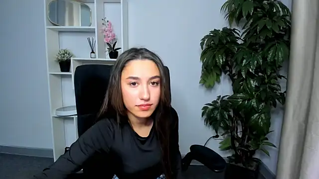 DonnaLloyd online show from October 18, 2025, 7:53 am