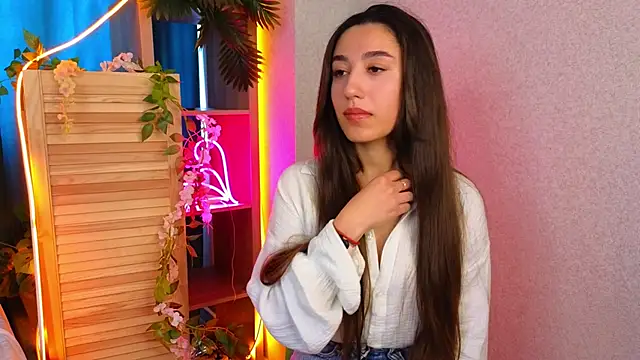 DonnaLloyd online show from October 19, 2025, 8:26 am