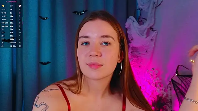 Snapshot of KarenGibbs chatting on October 31, 2025, 7:31 am KarenGibbs online show from October 31, 2025, 7:31 am