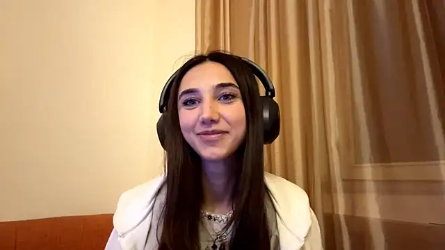 LinaMour online show from September 28, 2025, 11:10 pm