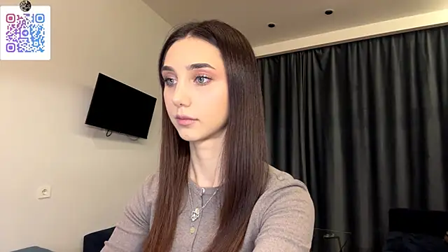 LinaMour online show from December 21, 2025, 10:06 pm