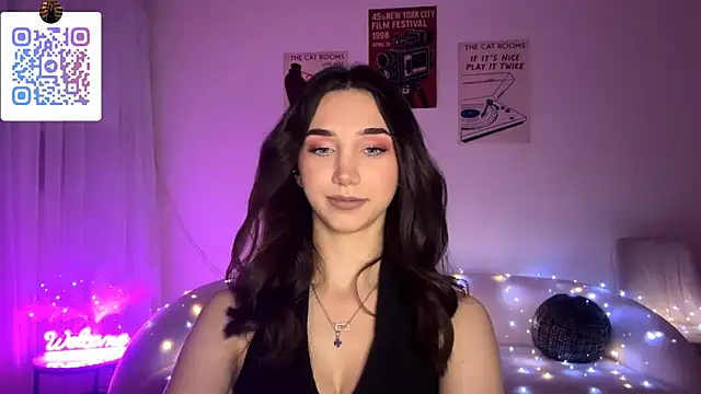 LinaMour online show from April 4, 2026, 10:51 pm