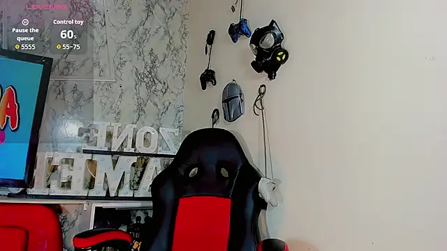 Candy Walker  online show from September 29, 2025, 7:08 pm