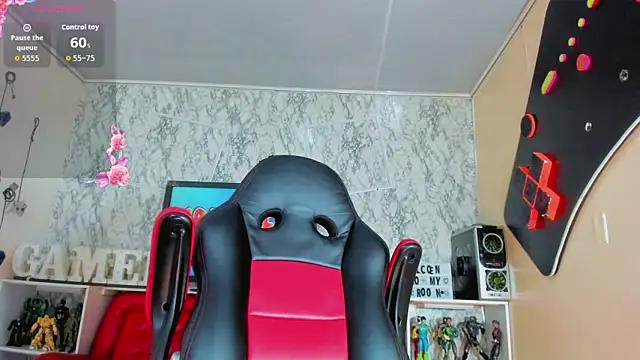 Candy Walker  online show from October 13, 2025, 7:14 pm