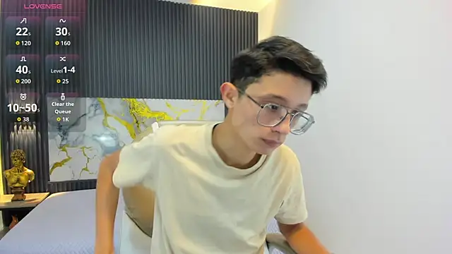 SantiagoRusso18 online show from September 23, 2025, 12:08 pm