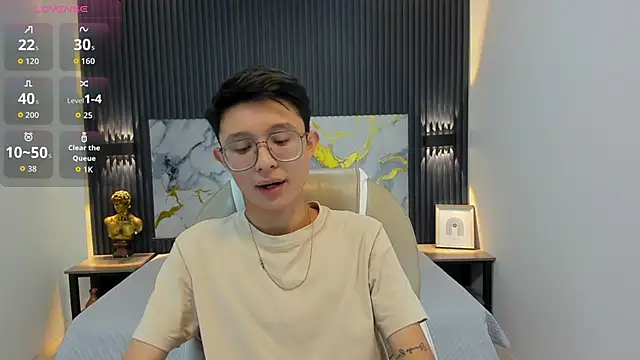 SantiagoRusso18 online show from October 3, 2025, 12:02 pm