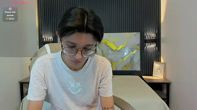 SantiagoRusso18 online show from November 29, 2025, 7:39 pm