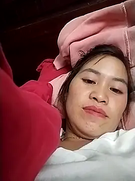 tuyetnhi-00 online show from October 4, 2025, 5:00 pm